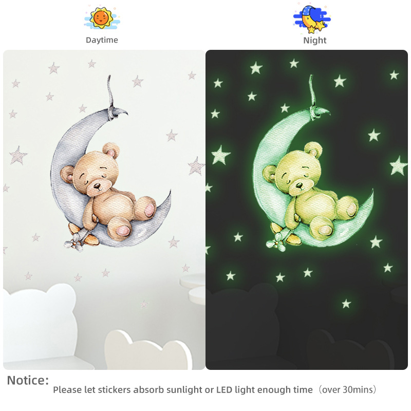 Cartoon-Teddybär, der auf dem  – Glow In Dark Stars Bewertung und Preis