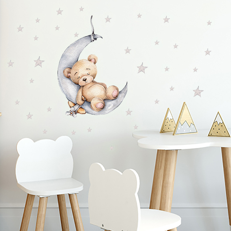 Cartoon-Teddybär, der auf dem  – Glow In Dark Stars Bewertung und Preis